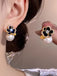 Boucles d'oreilles puces dorées florales à perles et strass