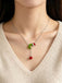 Collier de Noël à pendentif main vert et rouge