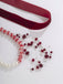Collier ras-du-cou rouge sang en velours et perles