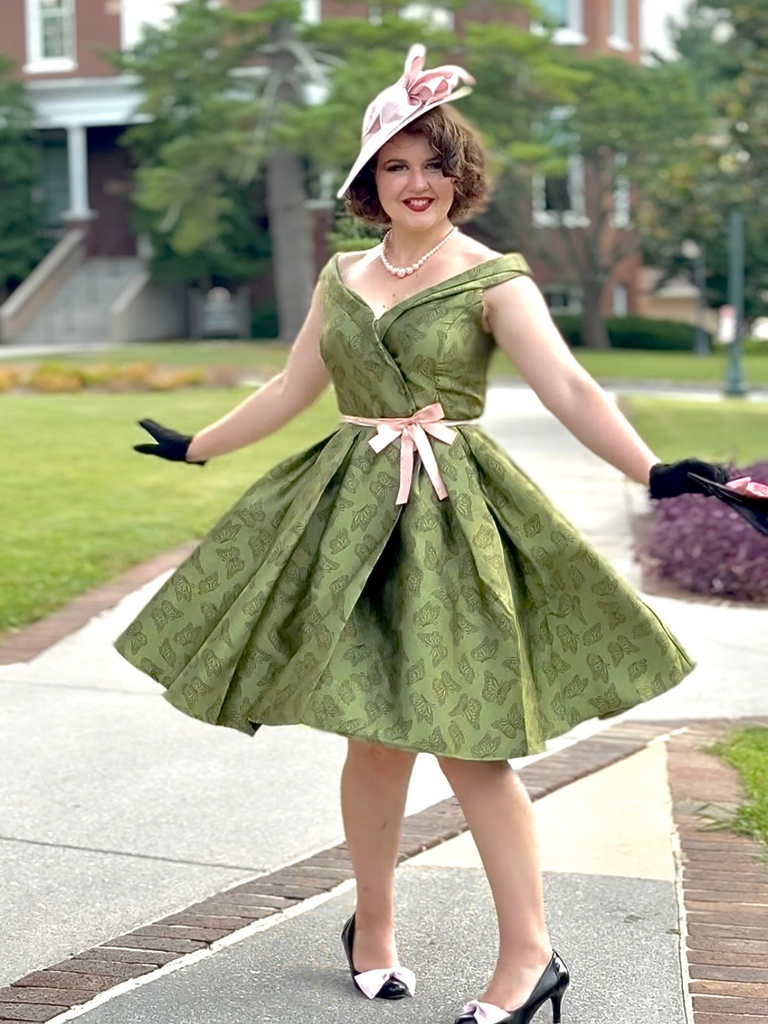 Robe trapèze verte à épaules dénudées et revers des années 1950