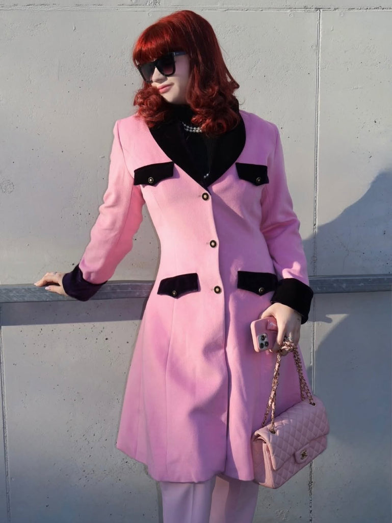 Manteau boutonné en patchwork de velours rose années 1950
