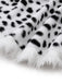 Cape blanche à capuche de méchante en fausse fourrure motif dalmatien années 1970