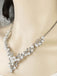 Ensemble collier et boucles d'oreilles feuilles de strass et perles blanches