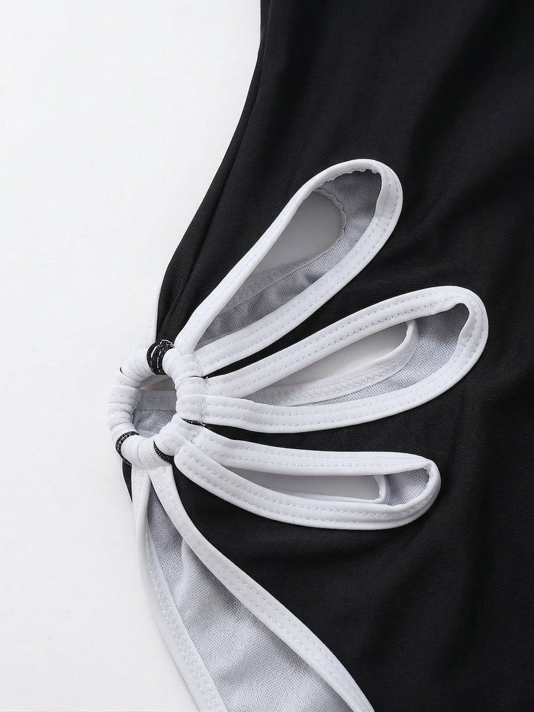 Maillot de bain une pièce noir à découpes florales années 1940