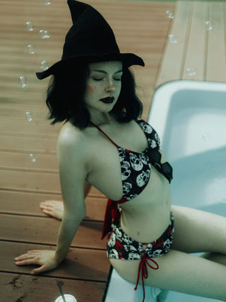 Maillot de bain dos nu tête de mort multicolore des années 1950