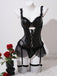 Ensemble lingerie corset noir en similicuir PU, résille et laçage années 1950