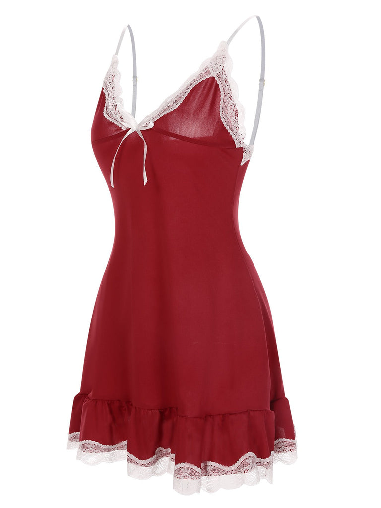 Chemise de nuit en dentelle rouge foncé à bretelles spaghetti des années 1970