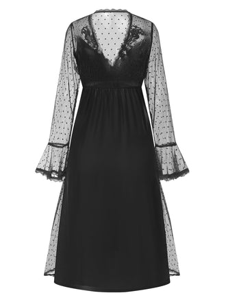 Chemise de nuit à pois manches transparentes à col V profond des années 1950