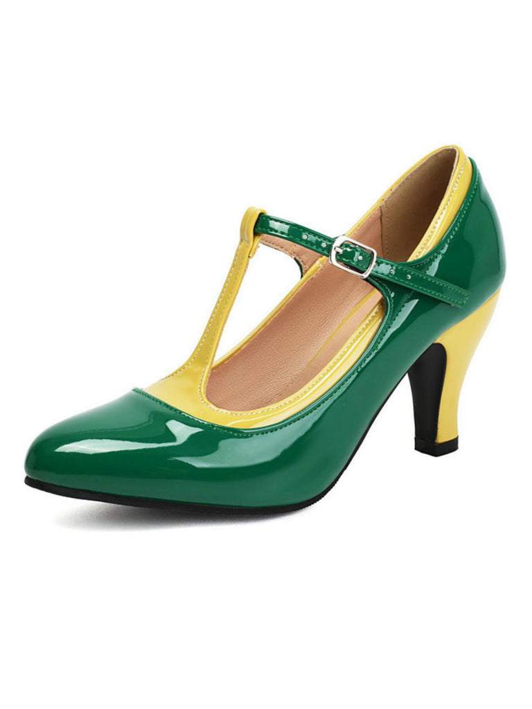 Chaussure à talon haut verte et jaune sur fond blanc