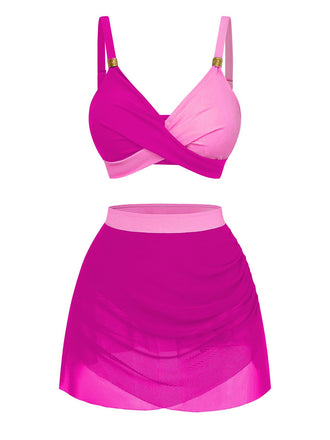 Maillot de bain deux pièces rose sur fond blanc