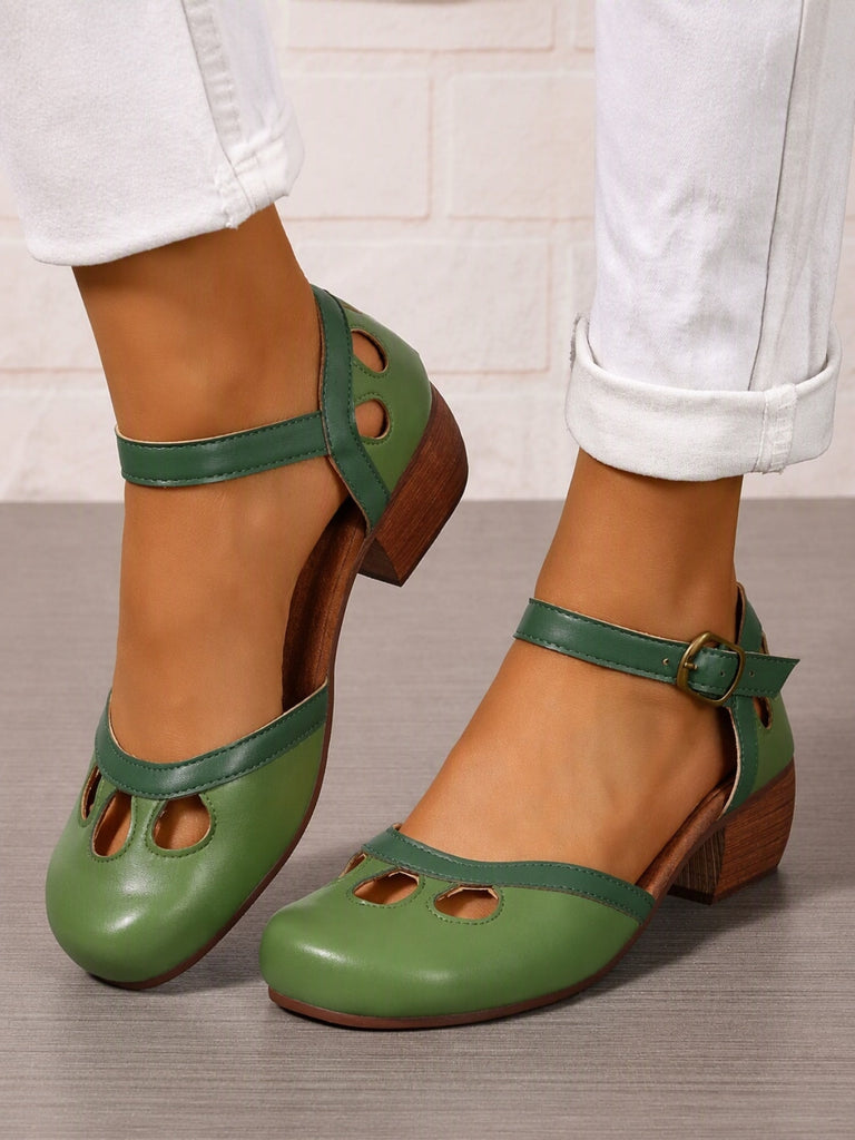 Chaussures rétro ajourées à brides croisées et petit talon - 7