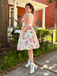 Robe rose à fleurs antique col bateau ceinturée années 1950