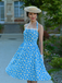 [Prévente] Robe dos nu marguerites bleue avec bordure en dentelle des années 1950