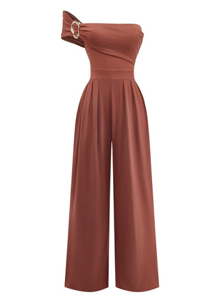 Front view of the retro one-shoulder jumpsuit in caramel, highlighting the elegant pleated bodice and high-waisted wide-leg cut.