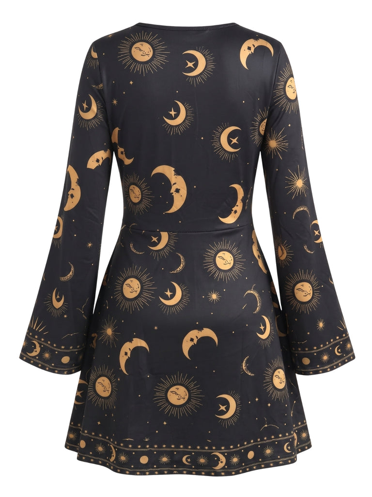 Robe à col V et manches évasées imprimé soleil céleste années 1970 - 2
