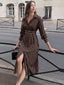 Robe-chemise rayée marron foncé boutons et ceinture années 1970