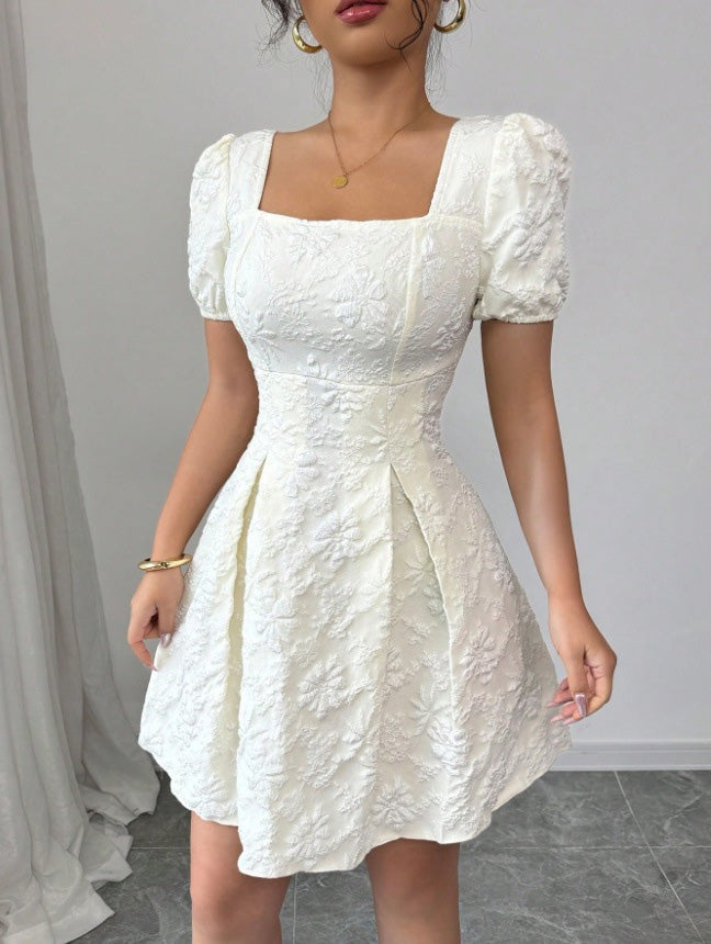 Robe en jacquard floral à col carré et manches bouffantes années 1960 - 11
