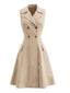 Robe parapluie sans manches double bouton et col revers années 1950