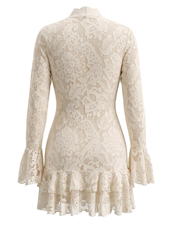 Robe moulante en dentelle à col V, manches longues et ourlet volanté années 1970 - 2