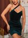 Robe Moulante Froncée en Velours à Épaule Asymétrique Années 1960 - 3