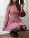 Robe rouge à carreaux vichy, taille empire et dos nu à nœud années 1960 - 5