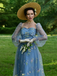 Robe à manches longues en maille brodée de fleurs bleues 1930s