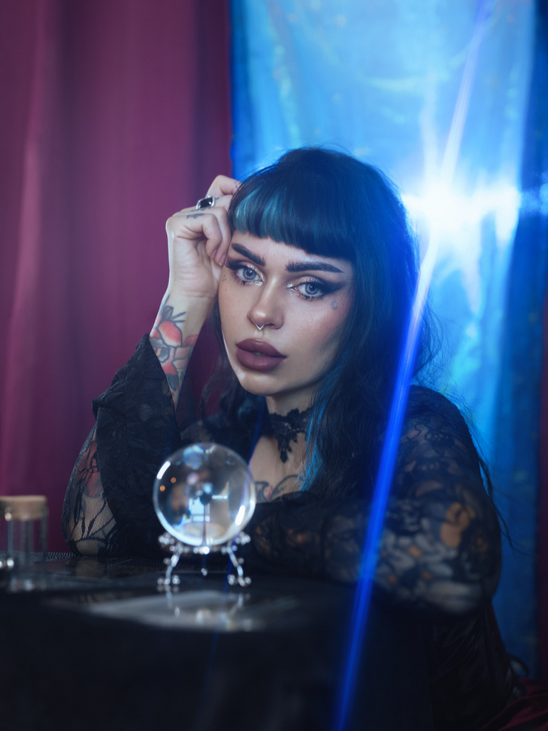 Robe sirène manches longues en dentelle des années 1930