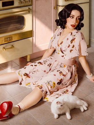 Robe rose à col en V et nœud papillon à fleurs et oiseaux Cocktail