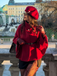 Manteau cape uni ceinturé rouge vin des années 1960