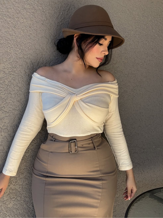 Robe sirène torsadée épaules dénudées kaki avec ceinture des années 1930