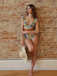Maillot de bain à volants tournesols avec ceinture anneaux des années 1950