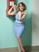 Robe crayon à carreaux bleu licou à épaules dénudées des années 1960