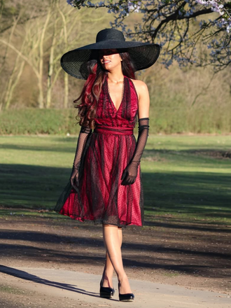 Robe trapèze rouge années 50 en maille à pois cocktail chic