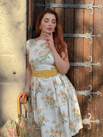 Robe jaune à fleurs antique col bateau ceinturée années 1950