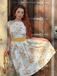 Robe jaune à fleurs antique col bateau ceinturée années 1950