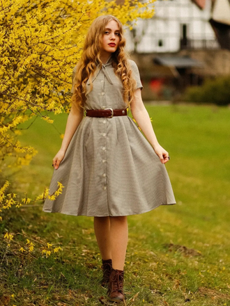 Robe à carreaux marron col à nœud papillon des années 40