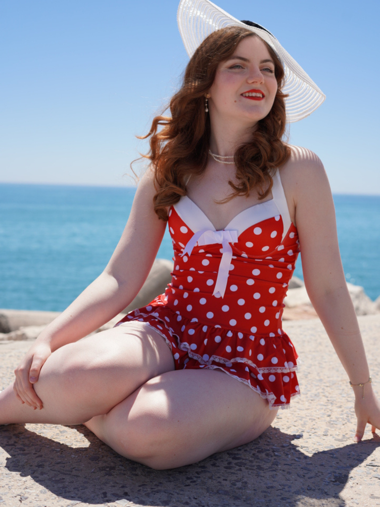 Maillot de bain une pièce rouge à pois des années 1940