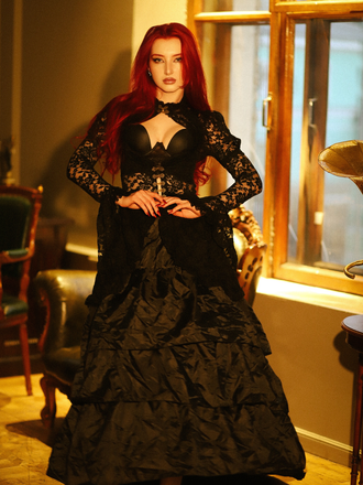 Robe victorienne noire en dentelle à manches gigot des années 1980