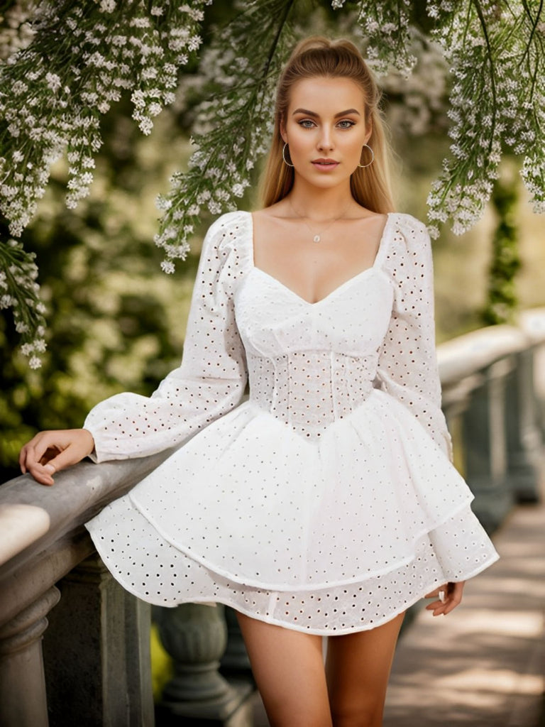 Robe blanche à manches bouffantes des années 1960