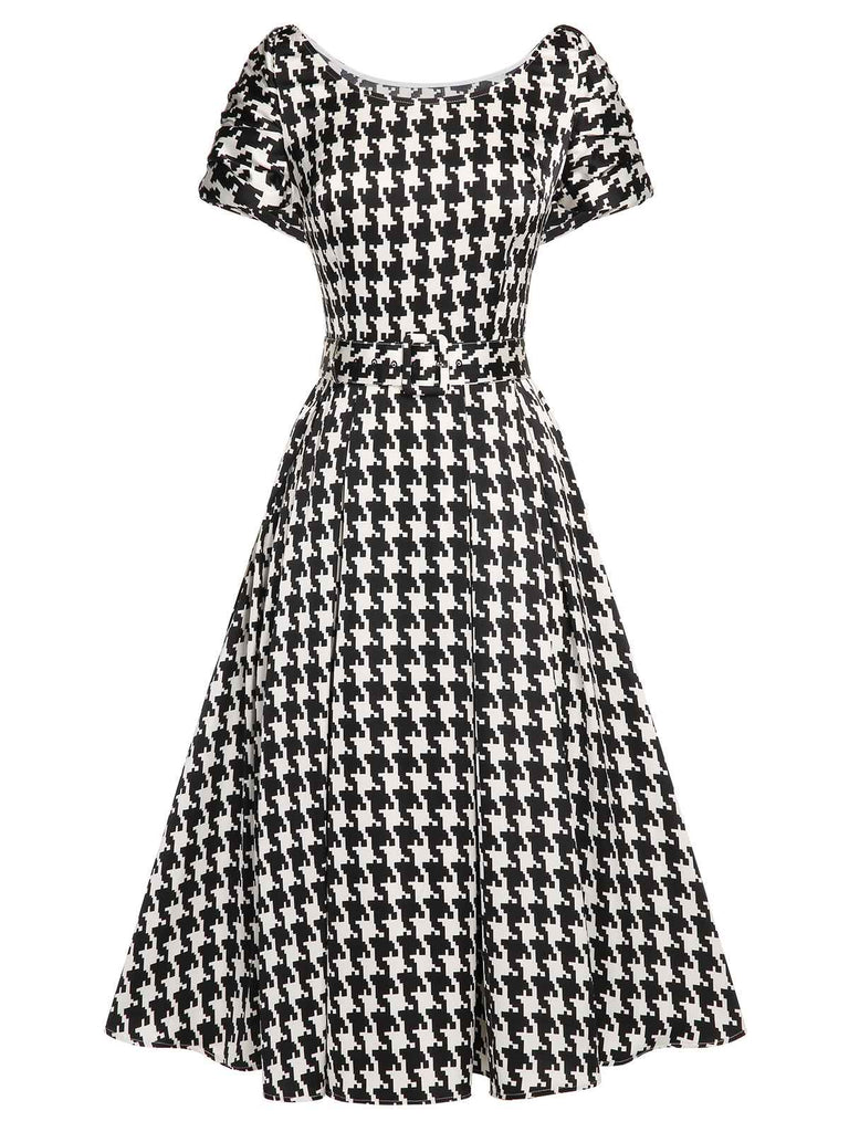 Robe noire ceinturée à manches courtes et pied-de-poule des années 1950