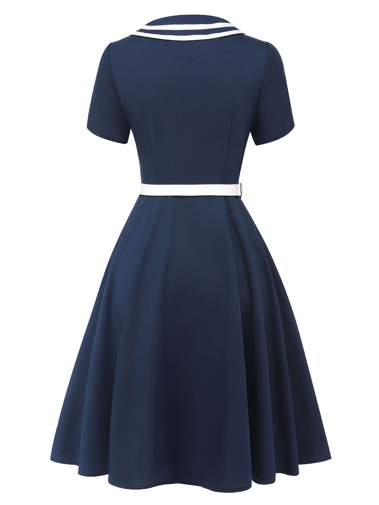 Robe à double boutonnage style marin bleu foncé des années 1950