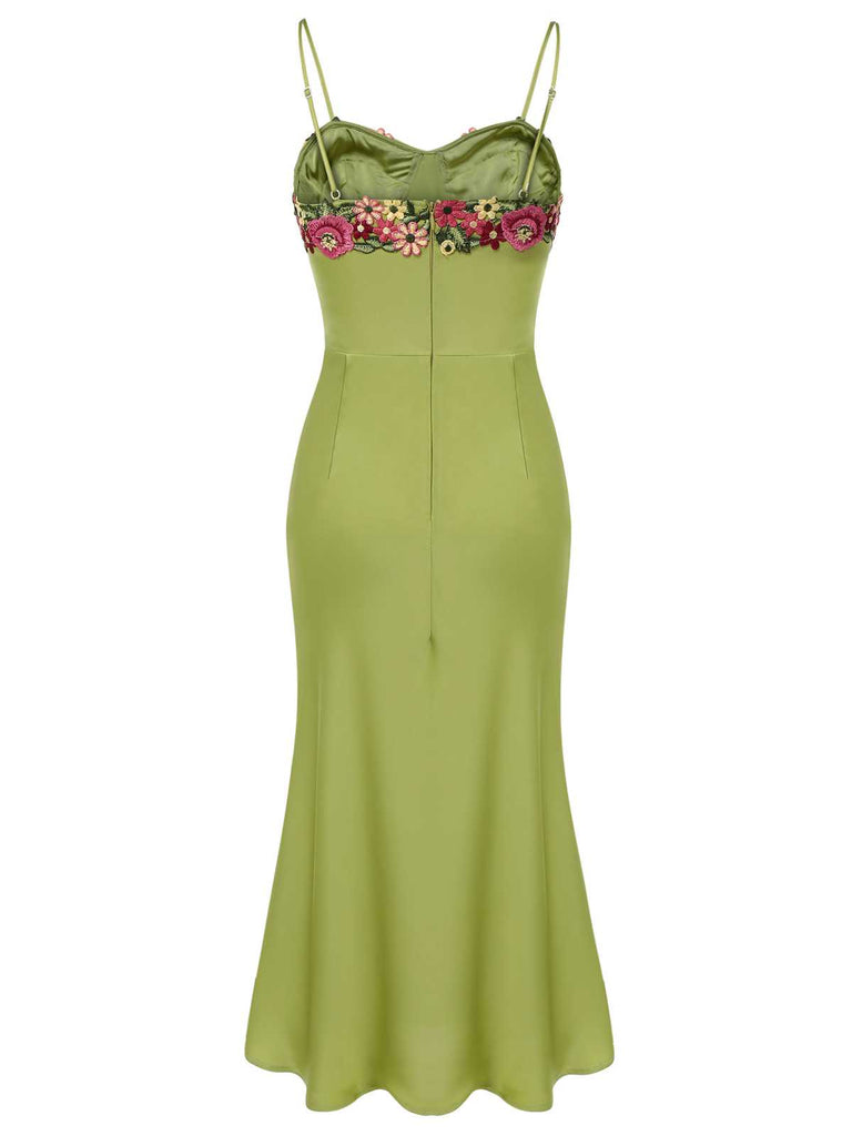 Robe florale brodé verte à bretelles spaghetti des années 1960