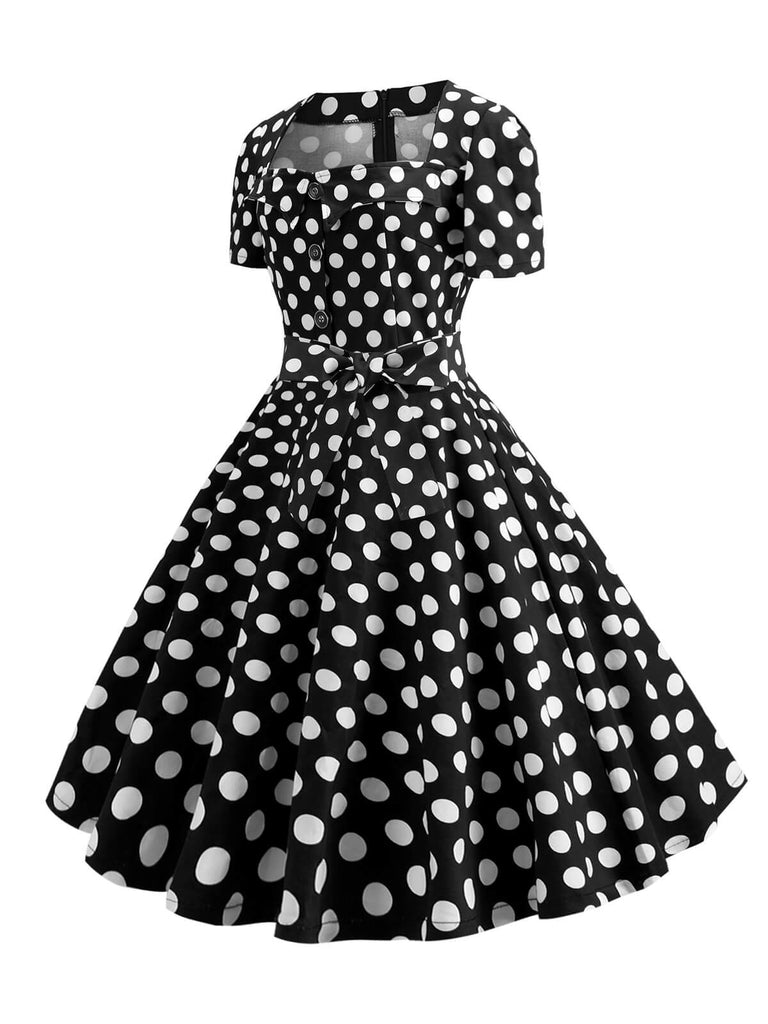 Robe à manches courtes et col carré des années 1950