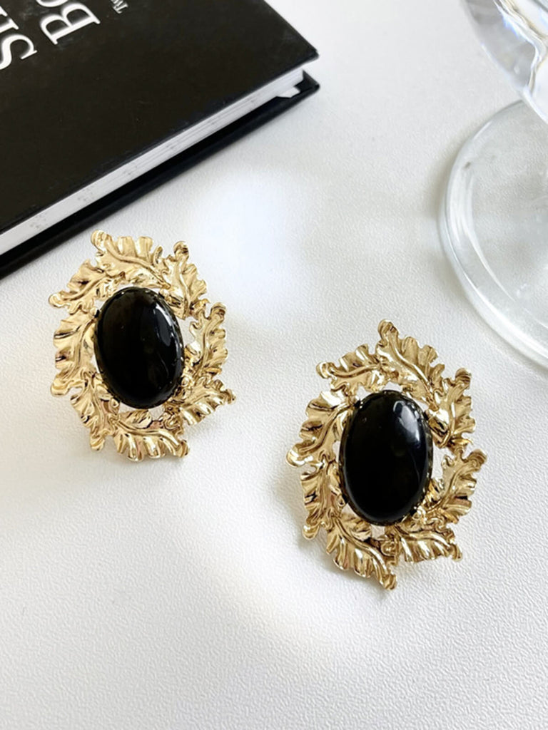 Boucles d'oreilles avec pierres précieuses noires cerclées d'or