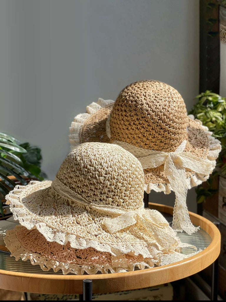 Chapeau de soleil en dentelle beige fait à la main